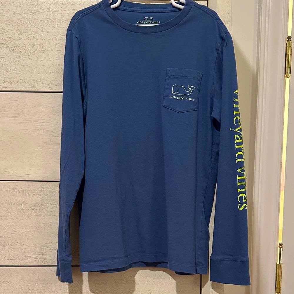 💙Vineyard Vines kids Navy Shirt with Yellow/Green Distressed Logo